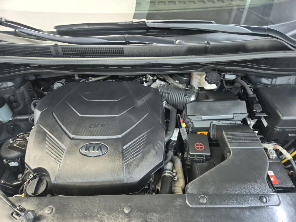 KIA The New Carnival Hi-Limousine 9-Seater Gasoline