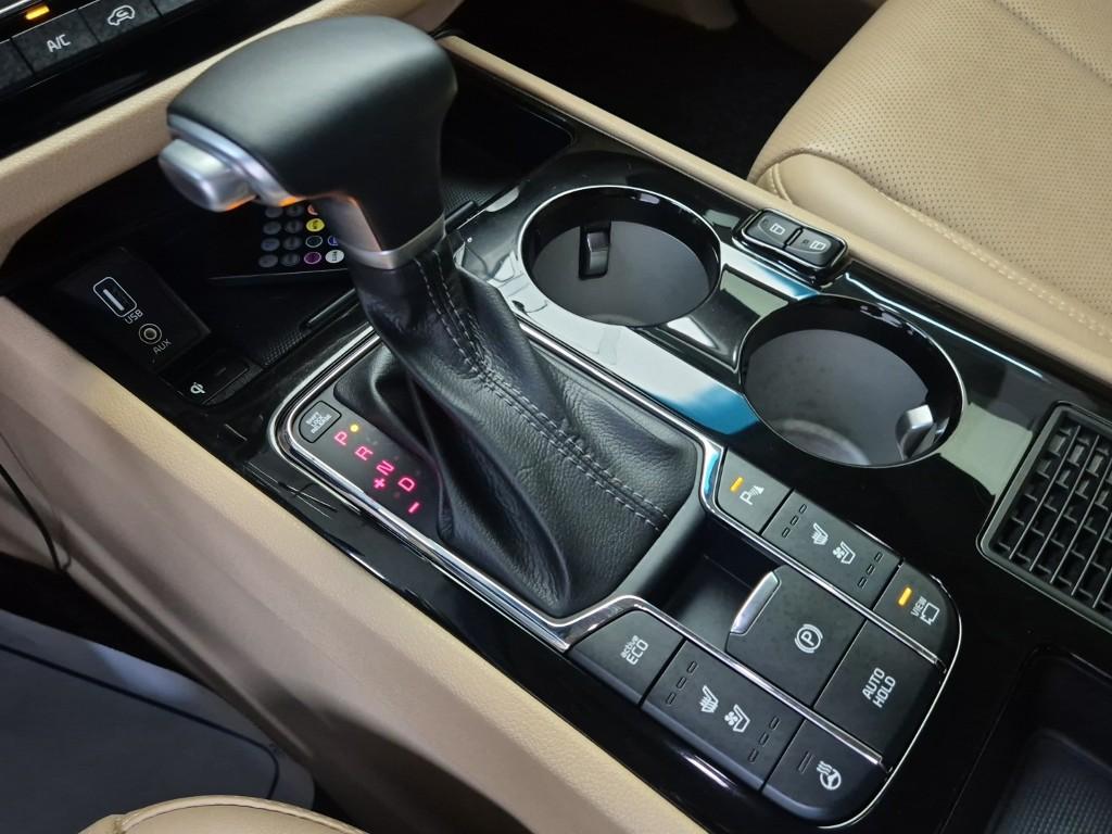 KIA The New Carnival Hi-Limousine 9-Seater Gasoline