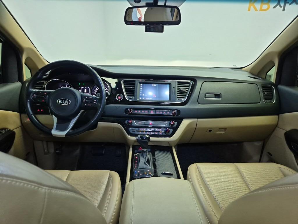 KIA All New Carnival 9-Seater Diesel