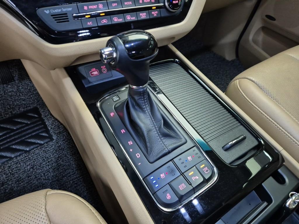 KIA All New Carnival 9-Seater Diesel