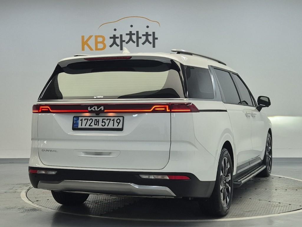 KIA New Carnival 9-Seater Diesel