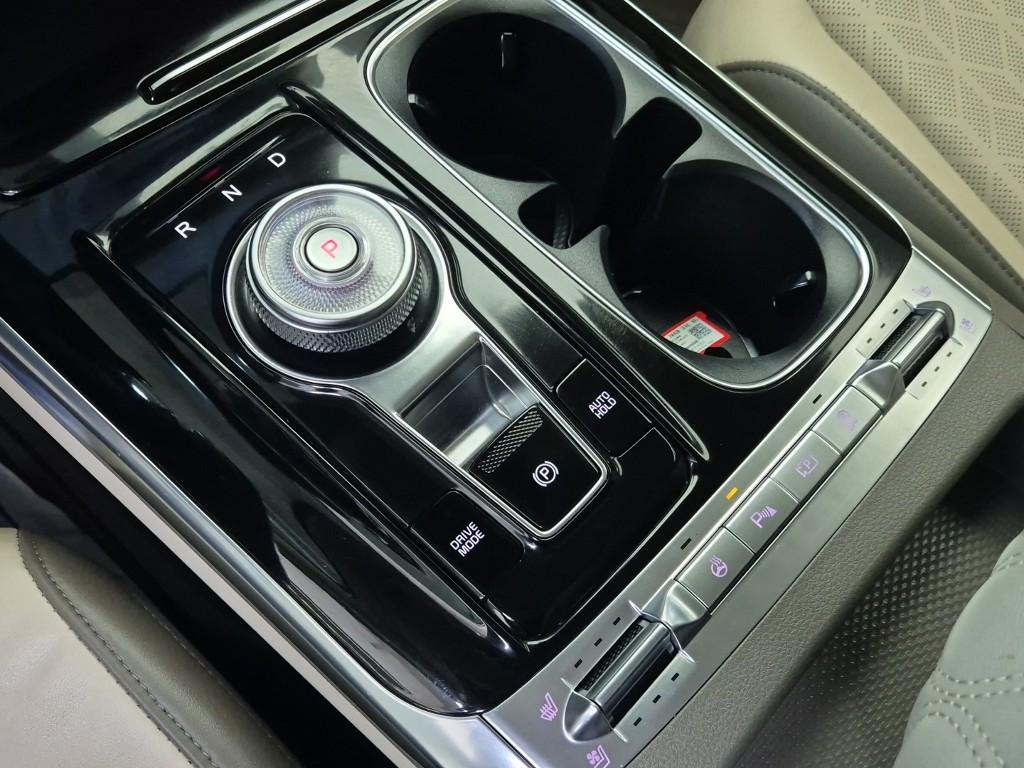 KIA New Carnival 9-Seater Diesel