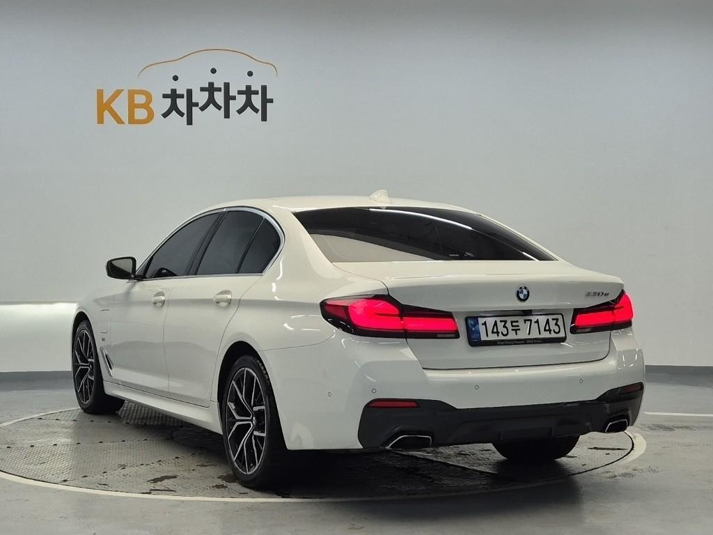 BMW 5 Series (7th Generation) 530e