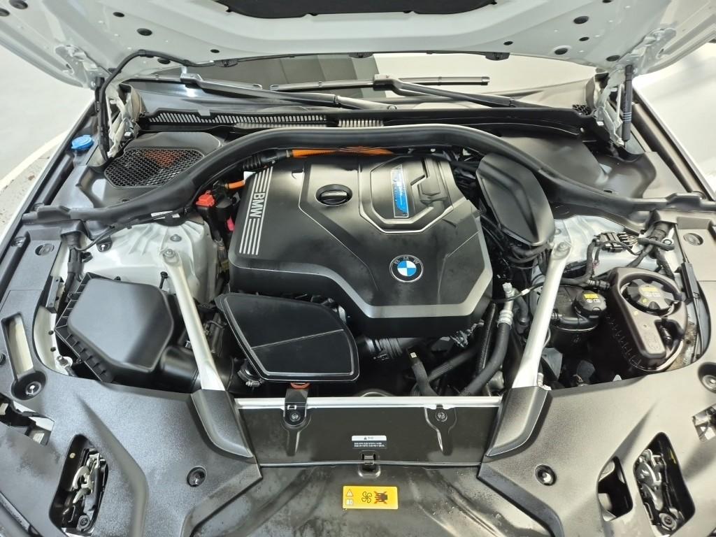 BMW 5 Series (7th Generation) 530e