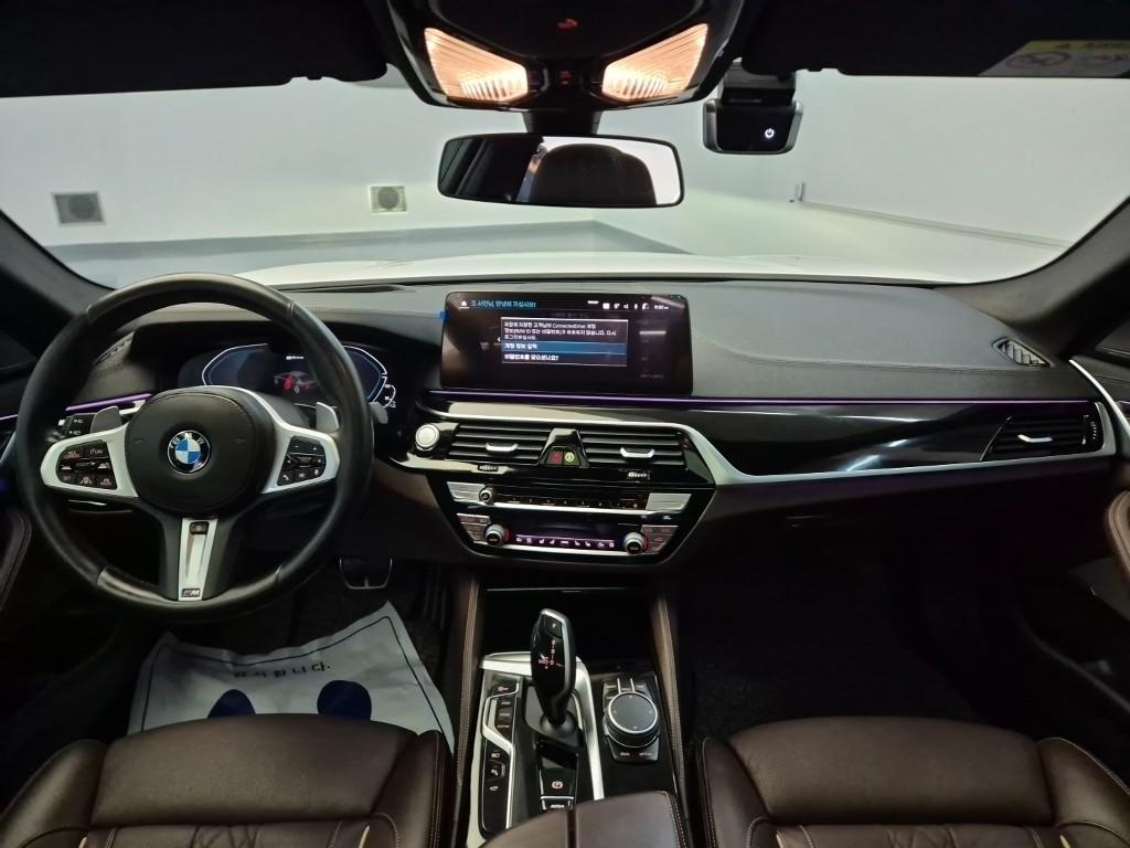 BMW 5 Series (7th Generation) 530e