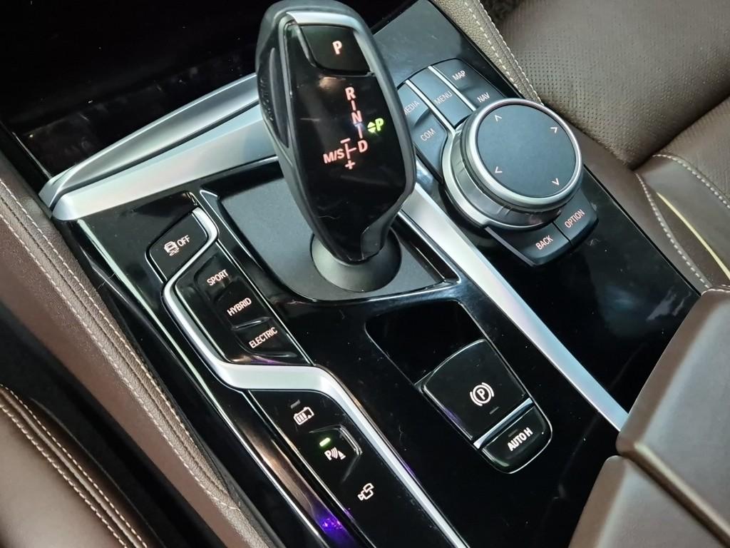 BMW 5 Series (7th Generation) 530e