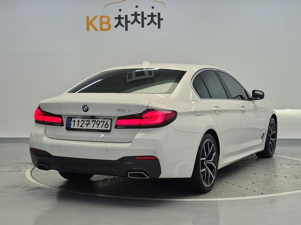 BMW 5 Series (7th Generation) 530i