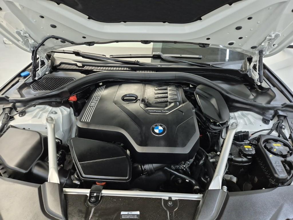 BMW 5 Series (7th Generation) 530i