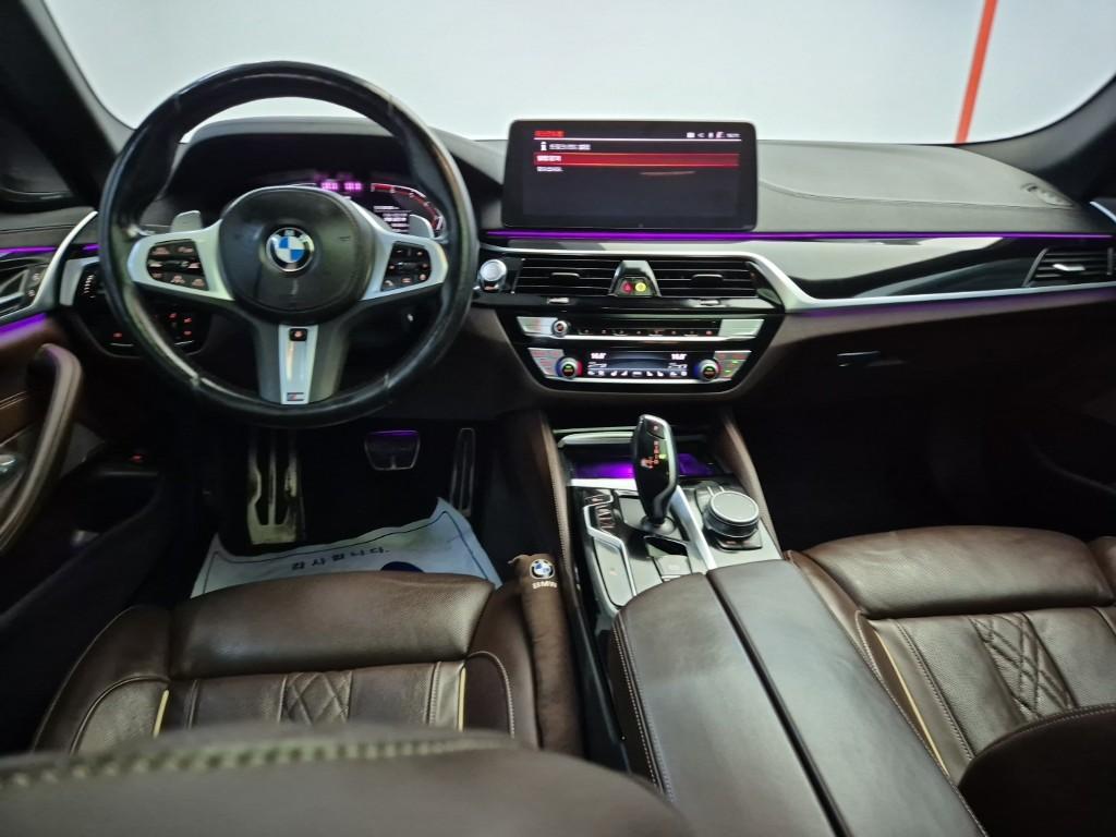 BMW 5 Series (7th Generation) 530i