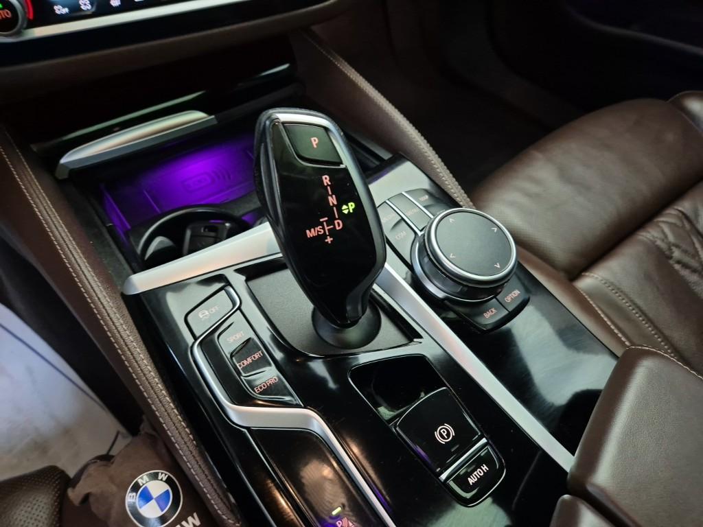 BMW 5 Series (7th Generation) 530i