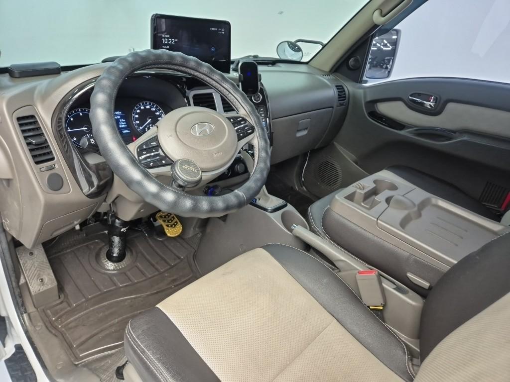 Hyundai Porter II Long Wheelbase Premium LPG Long Wheelbase Super Cab 7