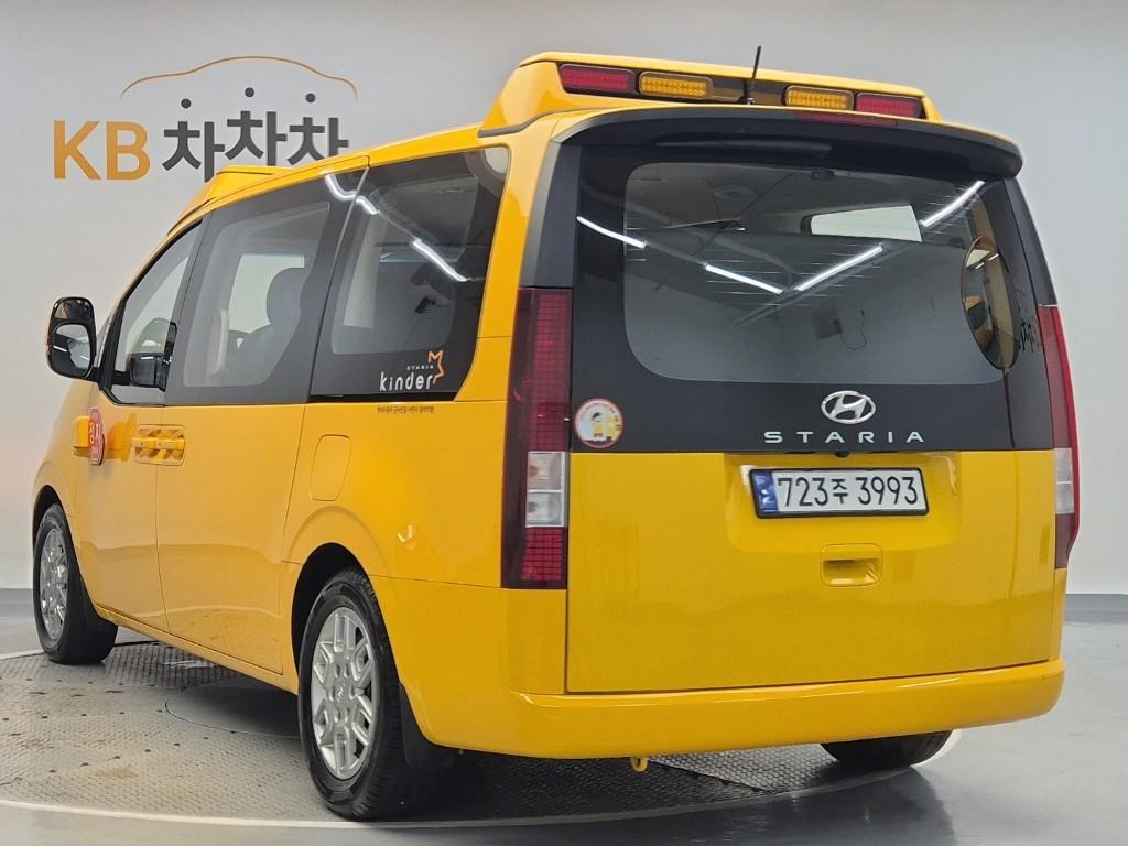 HYUNDAI Staria 3.5 LPG Kinder 15-Seater