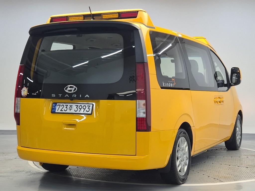 HYUNDAI Staria 3.5 LPG Kinder 15-Seater