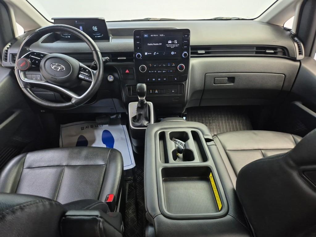 HYUNDAI Staria 3.5 LPG Kinder 15-Seater