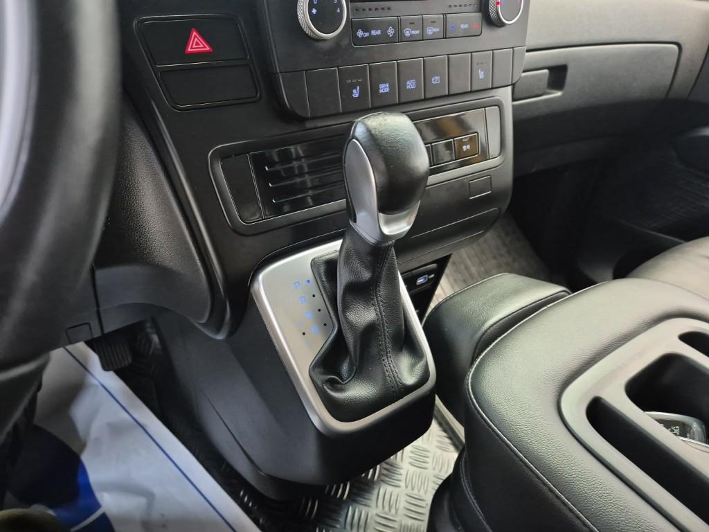 HYUNDAI Staria 3.5 LPG Kinder 15-Seater