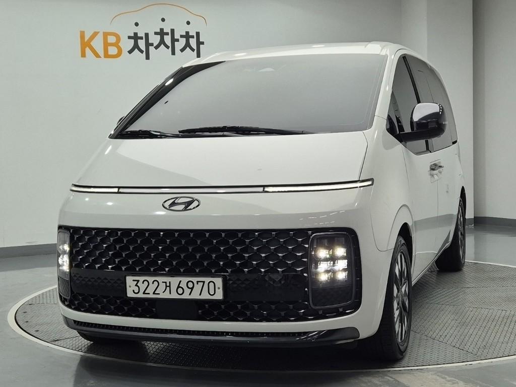 HYUNDAI Staria 3.5 LPG Lounge 9-Seater