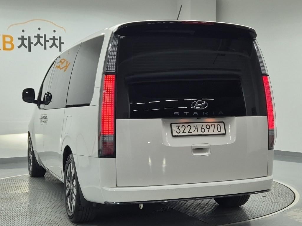 HYUNDAI Staria 3.5 LPG Lounge 9-Seater
