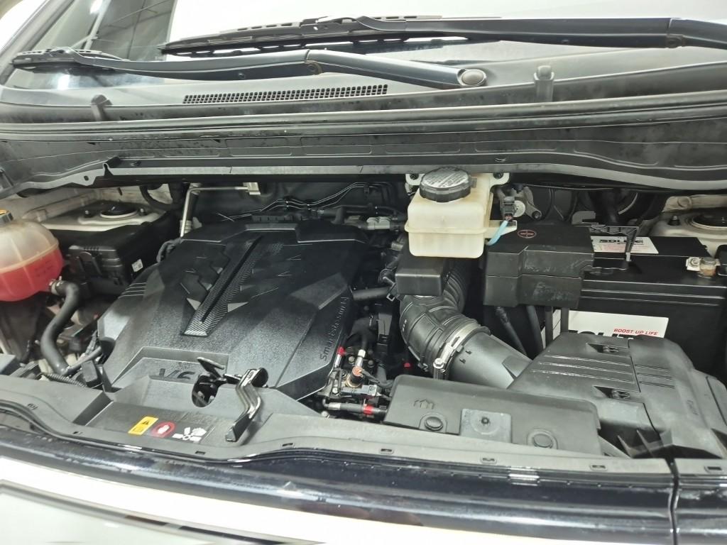 HYUNDAI Staria 3.5 LPG Lounge 9-Seater