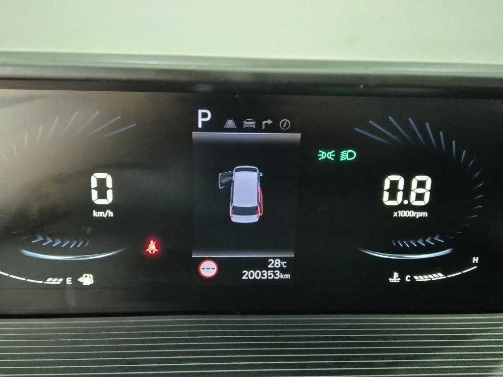 HYUNDAI Staria 3.5 LPG Lounge 9-Seater