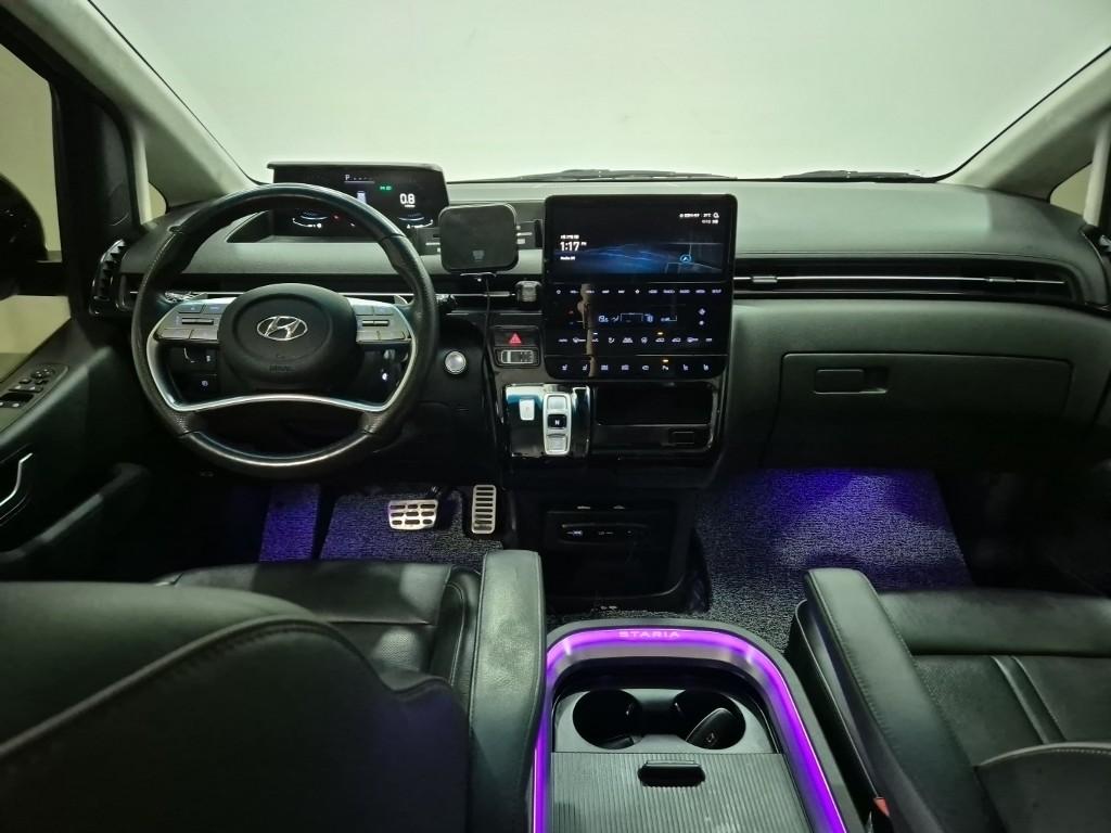 HYUNDAI Staria 3.5 LPG Lounge 9-Seater