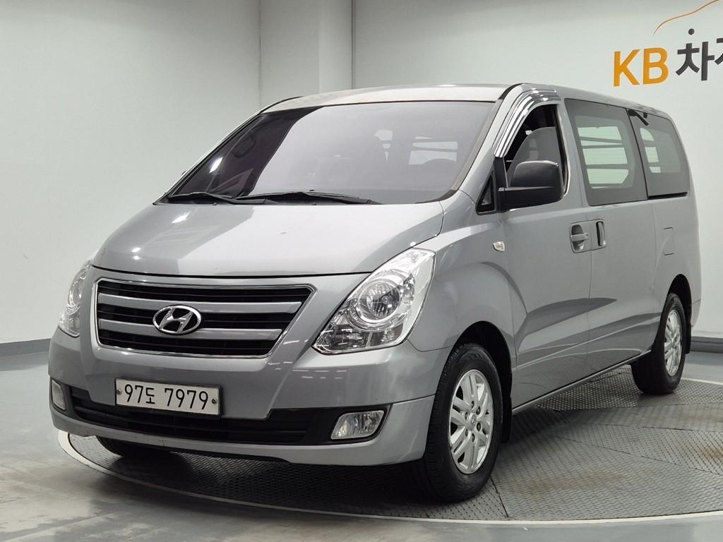 HYUNDAI Grand Starex 3-Seater Diesel Van