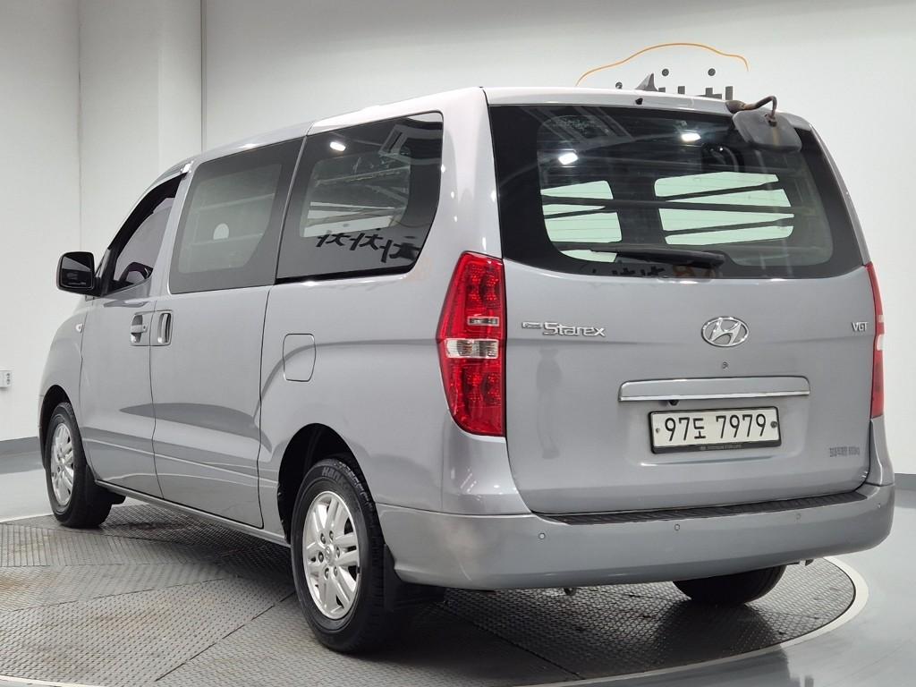 HYUNDAI Grand Starex 3-Seater Diesel Van