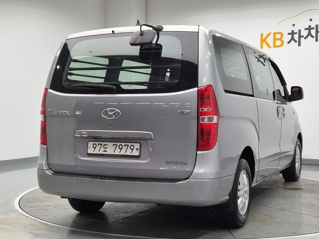 HYUNDAI Grand Starex 3-Seater Diesel Van