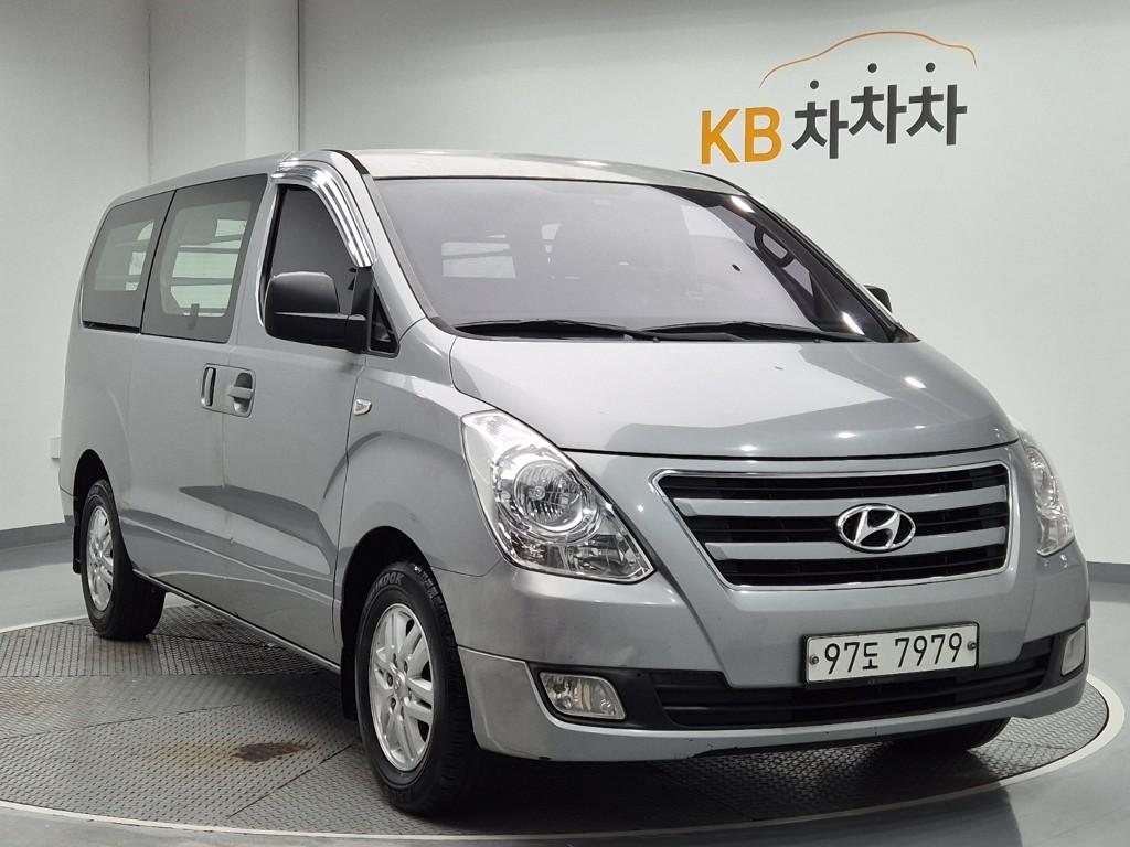 HYUNDAI Grand Starex 3-Seater Diesel Van