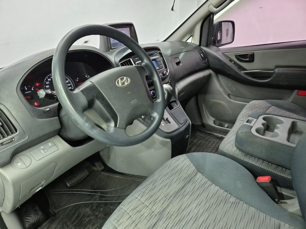 HYUNDAI Grand Starex 3-Seater Diesel Van