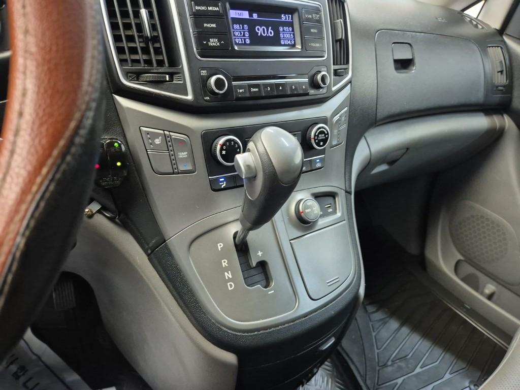 HYUNDAI Grand Starex Daycare Center Vehicle