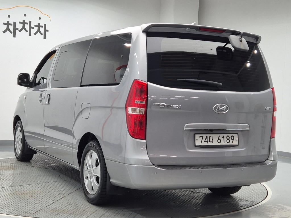 HYUNDAI The New Grand Starex 12-Seater Diesel