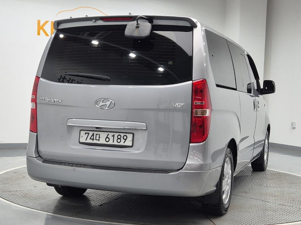 HYUNDAI The New Grand Starex 12-Seater Diesel