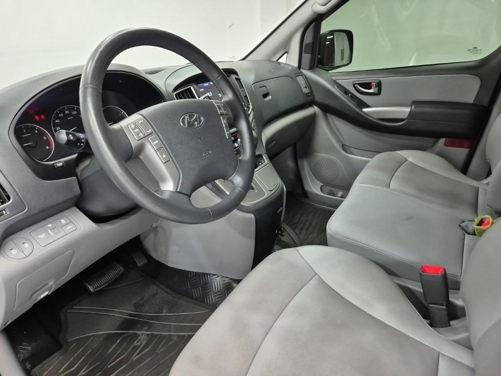 HYUNDAI The New Grand Starex 12-Seater Diesel
