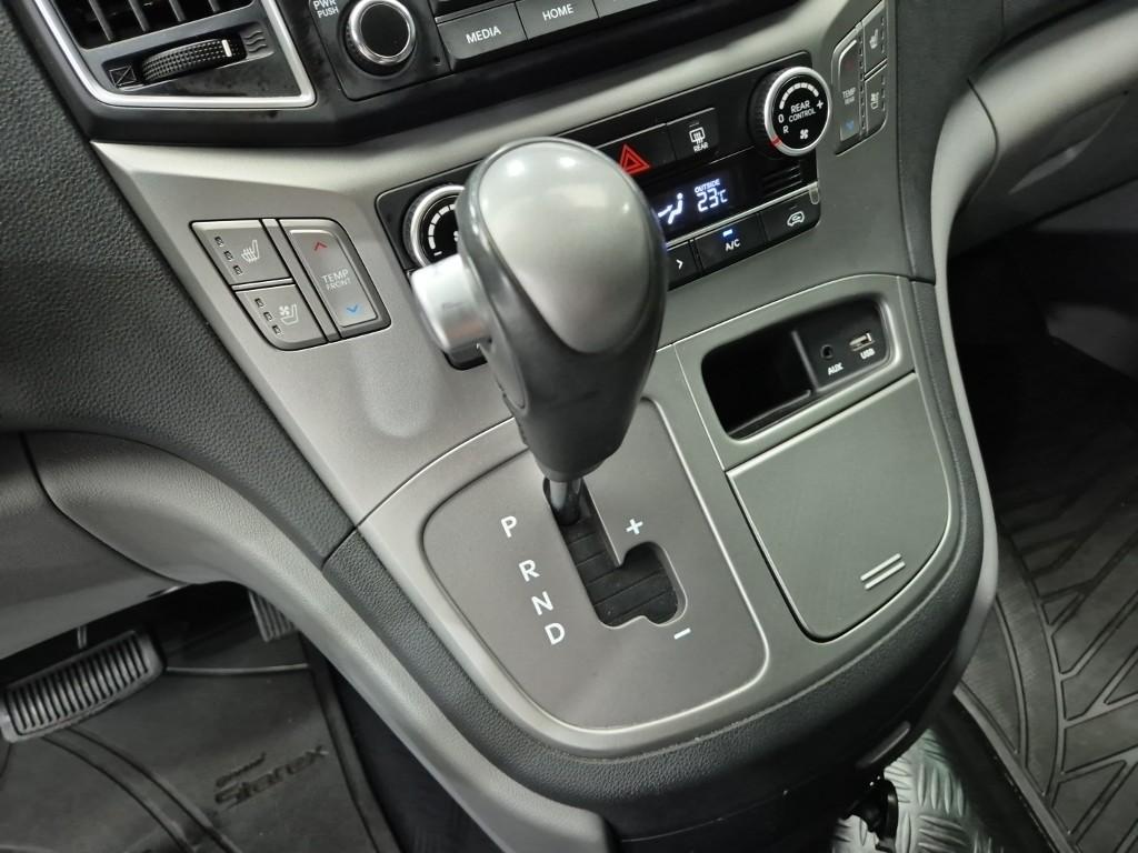 HYUNDAI The New Grand Starex 12-Seater Diesel