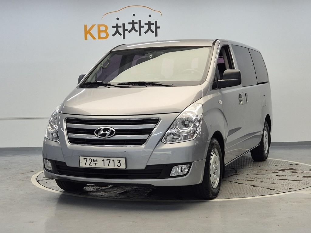 HYUNDAI Grand Starex 12-Seater Diesel
