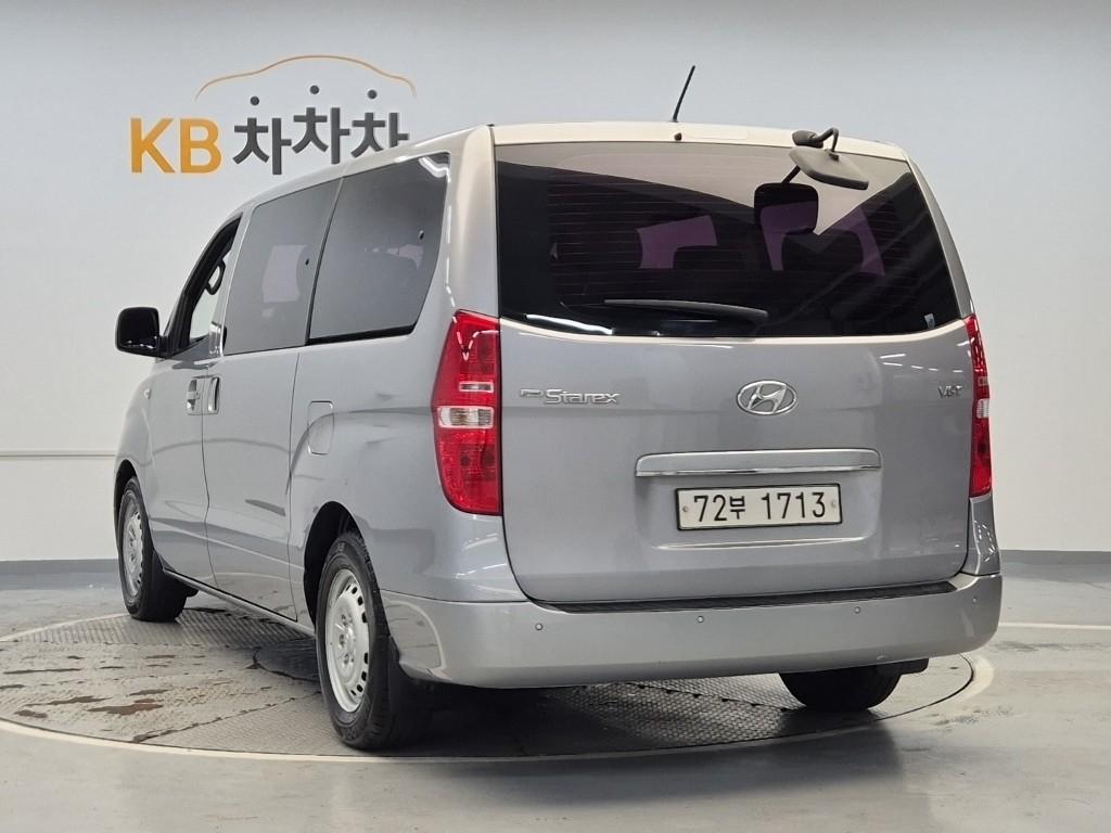 HYUNDAI Grand Starex 12-Seater Diesel
