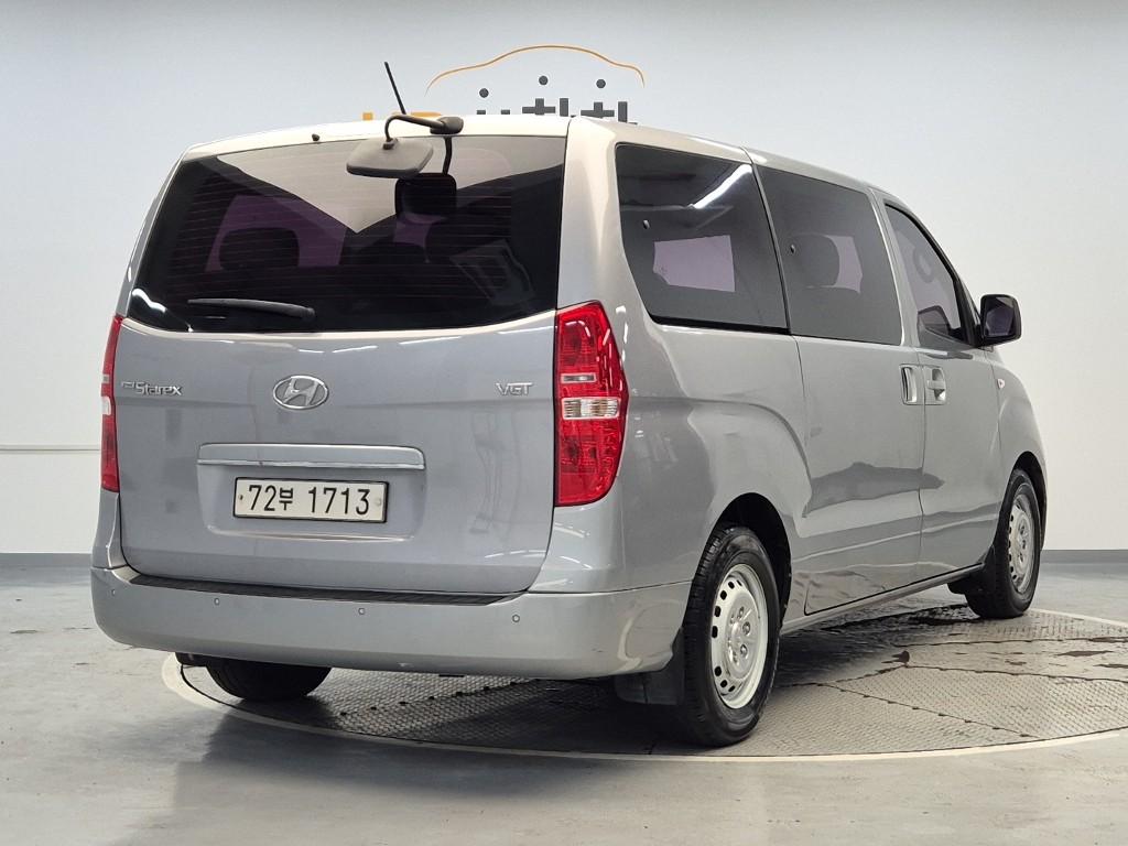 HYUNDAI Grand Starex 12-Seater Diesel