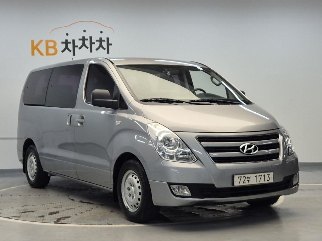 HYUNDAI Grand Starex 12-Seater Diesel