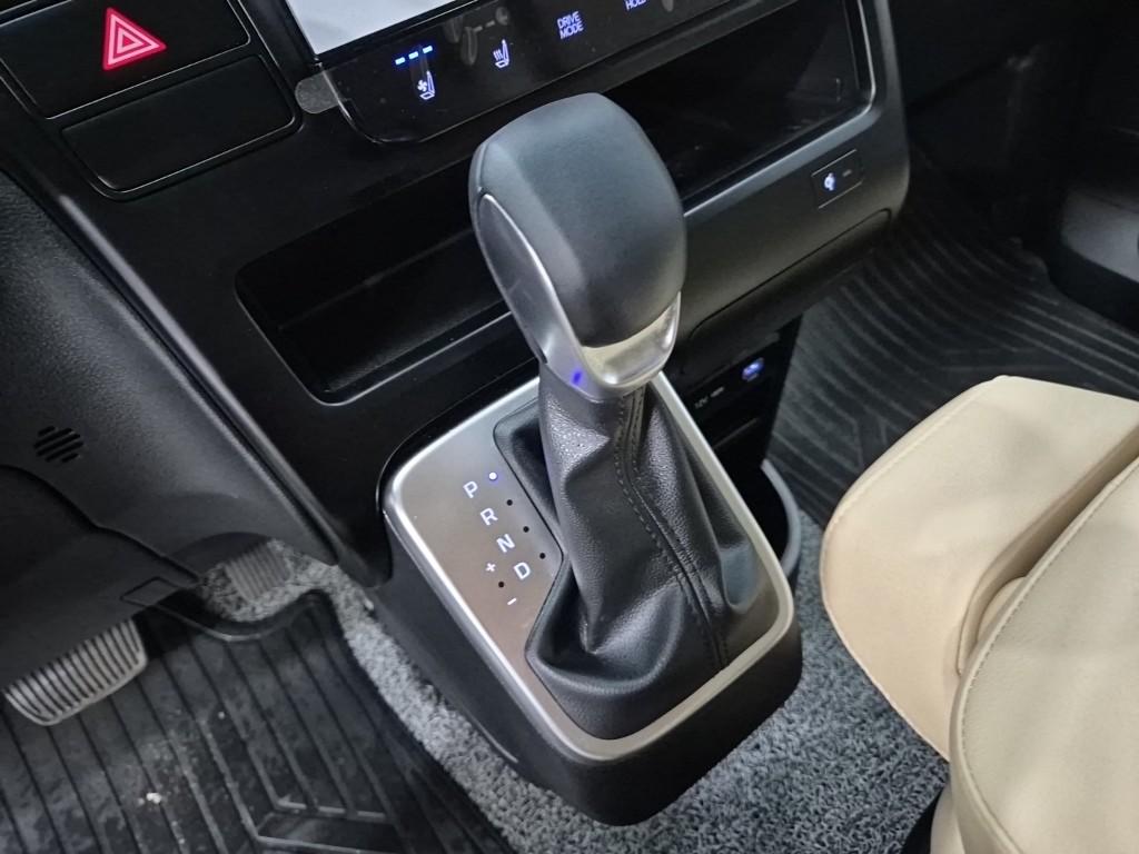 HYUNDAI Staria Hybrid 1.6 Hybrid Electric Vehicle Tourer 11-Seater