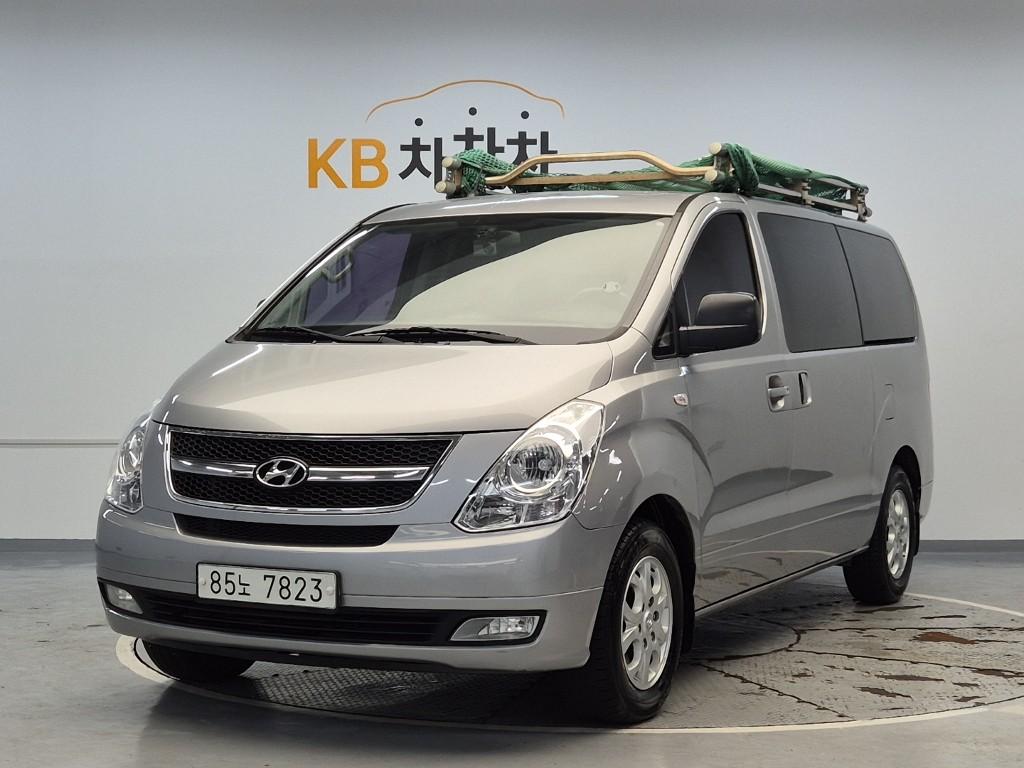 HYUNDAI Grand Starex 3-Seater Diesel Van