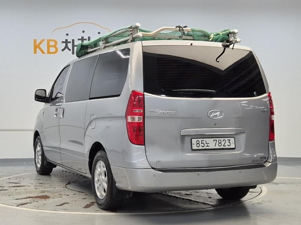 HYUNDAI Grand Starex 3-Seater Diesel Van