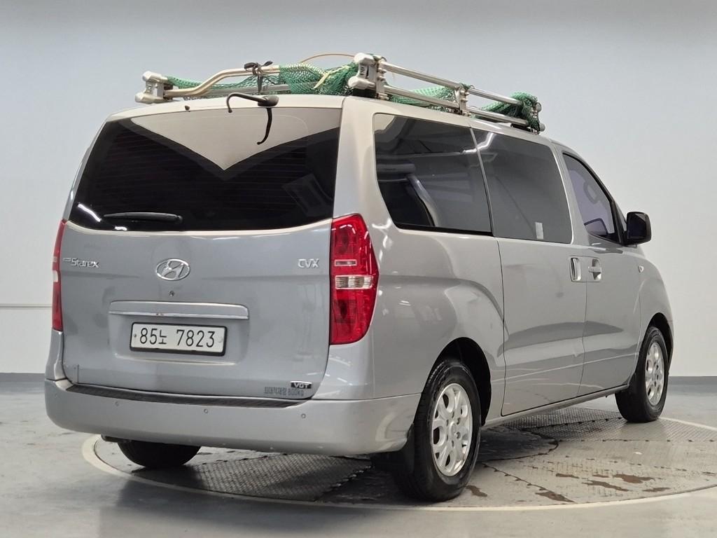 HYUNDAI Grand Starex 3-Seater Diesel Van