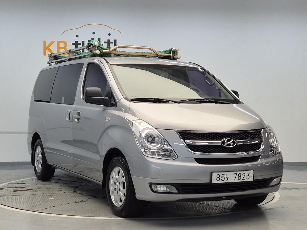 HYUNDAI Grand Starex 3-Seater Diesel Van