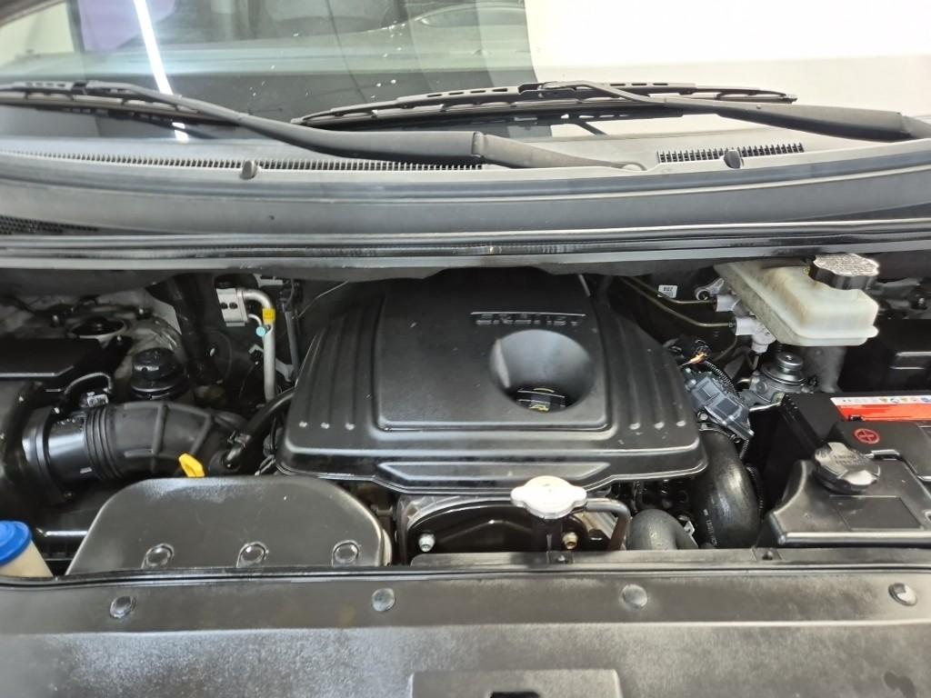 HYUNDAI Grand Starex 3-Seater Diesel Van