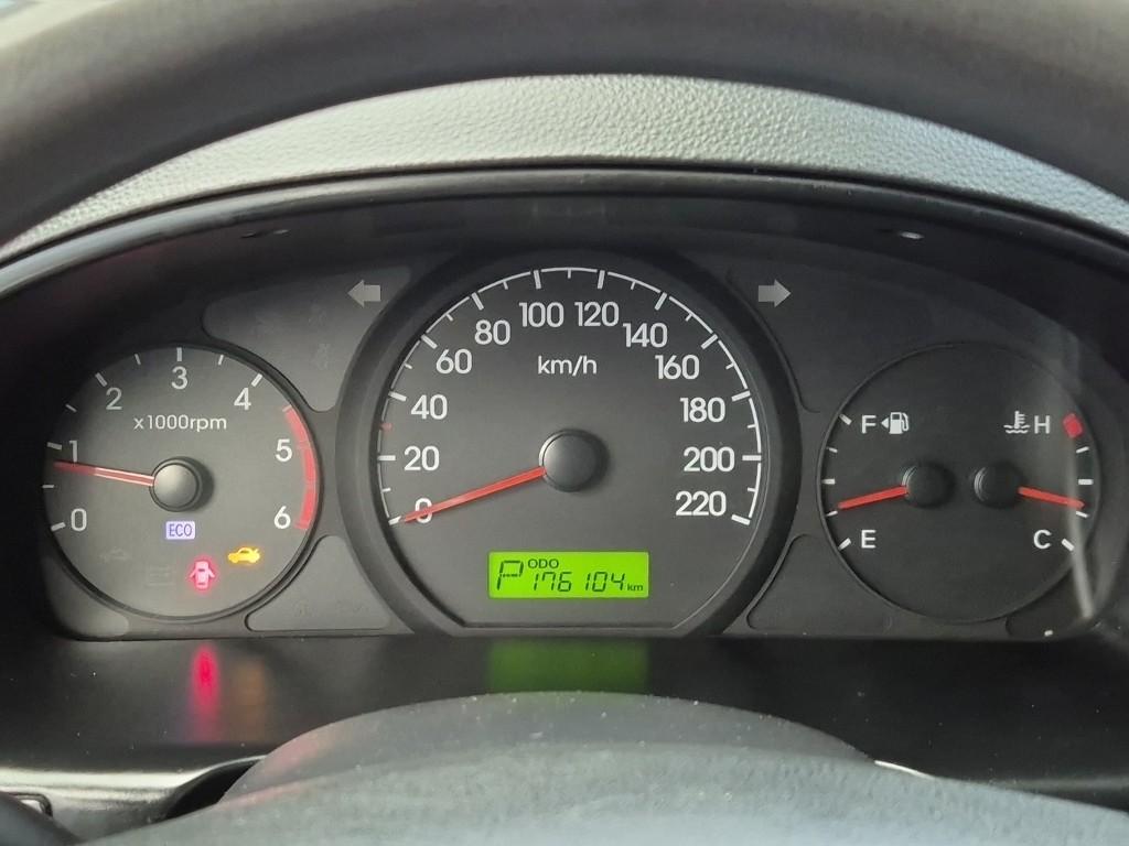 HYUNDAI Grand Starex 3-Seater Diesel Van