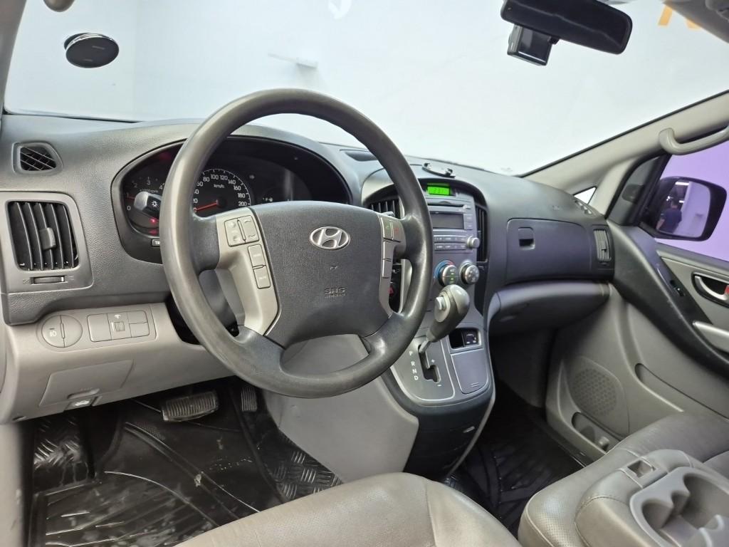 HYUNDAI Grand Starex 3-Seater Diesel Van