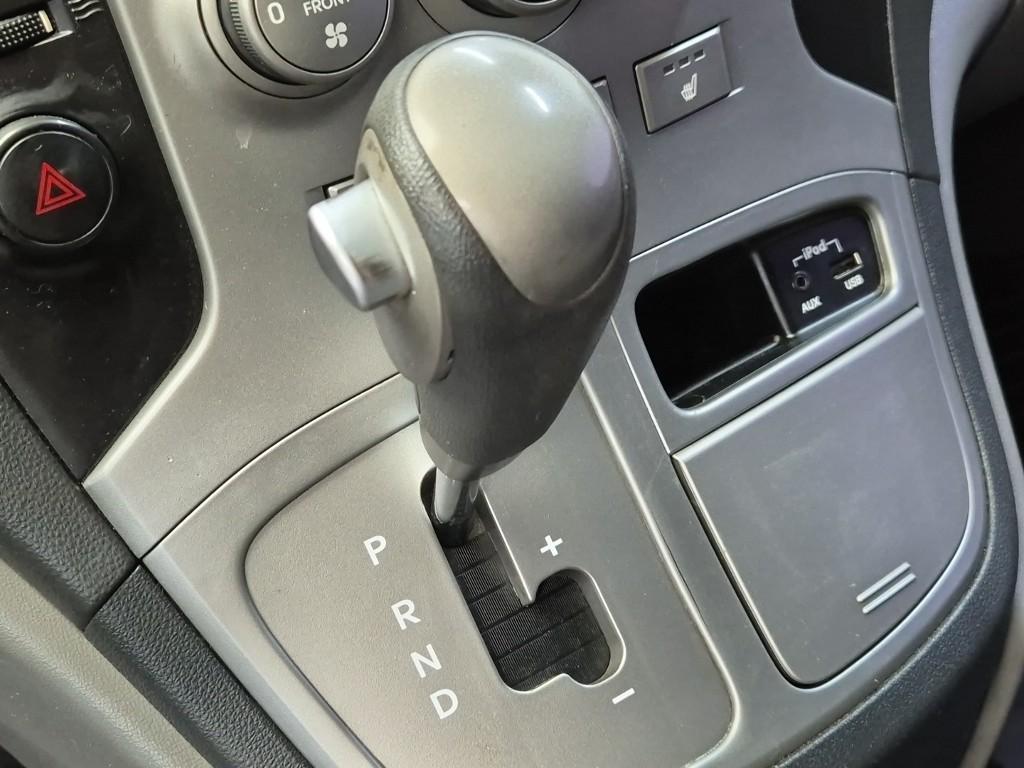 HYUNDAI Grand Starex 3-Seater Diesel Van