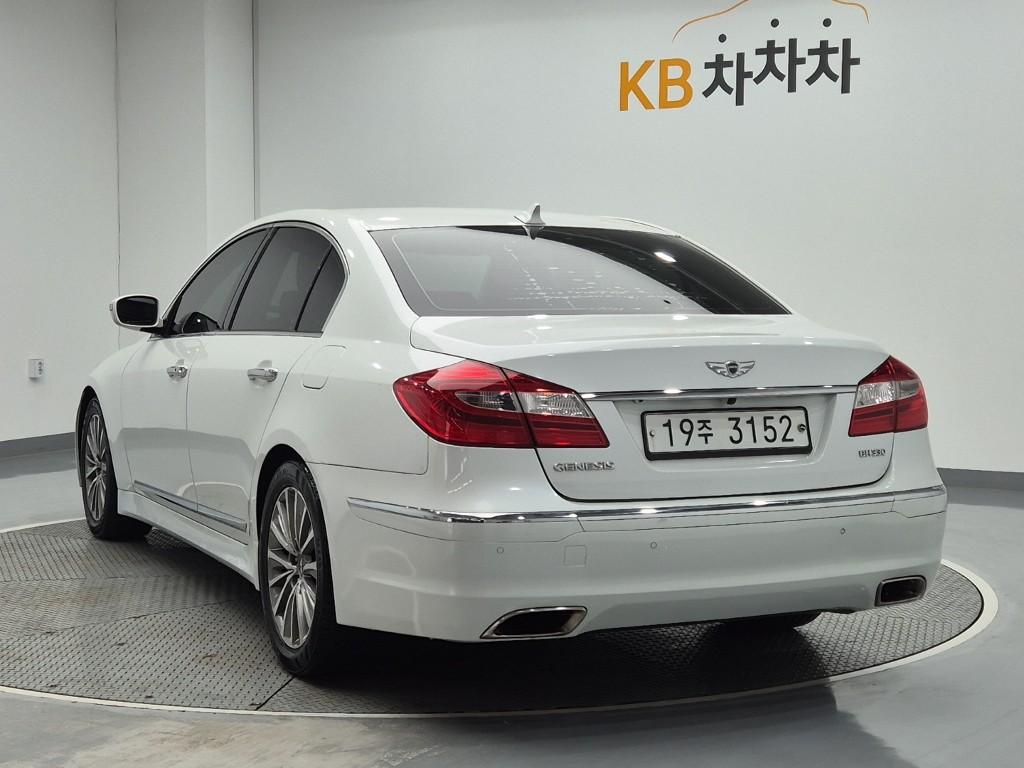 HYUNDAI Genesis BH 330