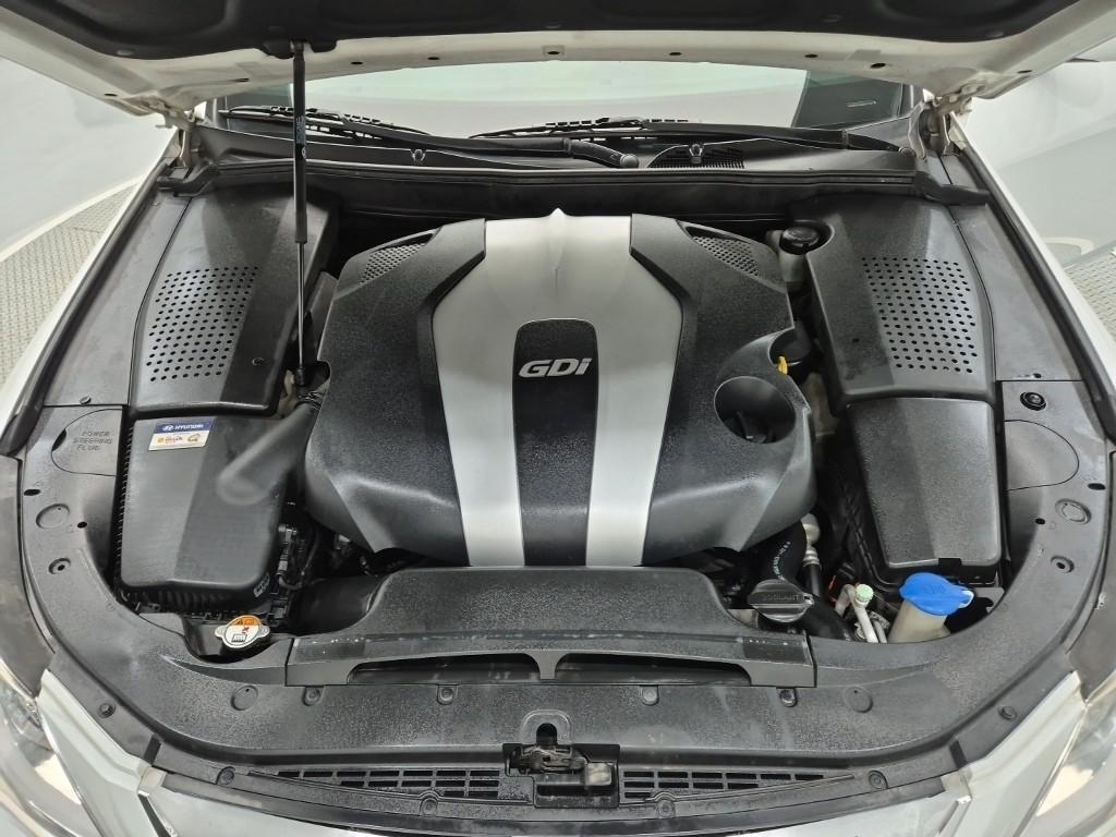 HYUNDAI Genesis BH 330