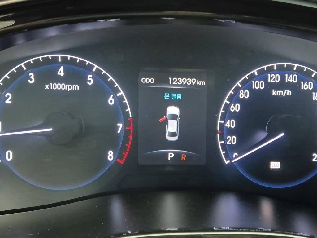 HYUNDAI Genesis BH 330